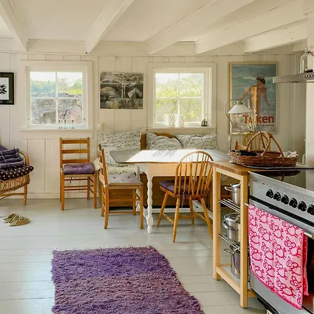 Renovated Boathouse From 1960 By The Sea In Boroya *