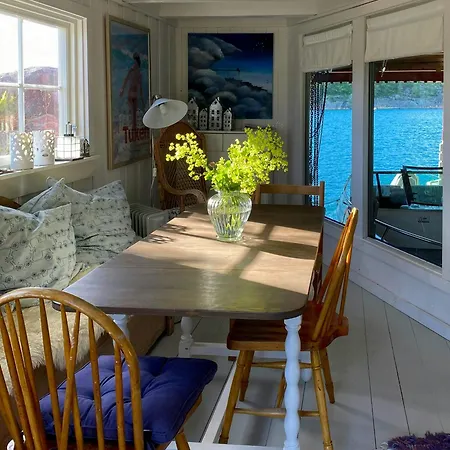 Renovated Boathouse From 1960 By The Sea In Boroya Tvedestrand