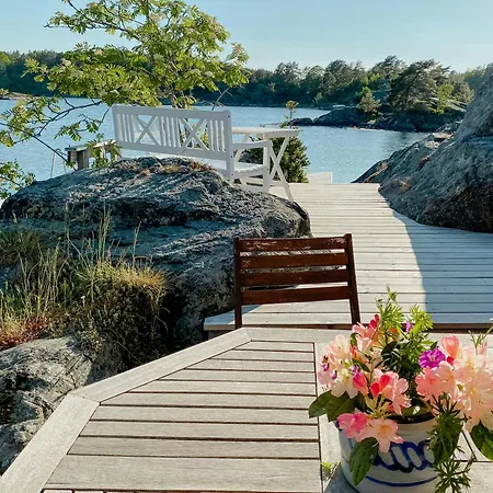 Dom wakacyjny Renovated Boathouse From 1960 By The Sea In Boroya Tvedestrand