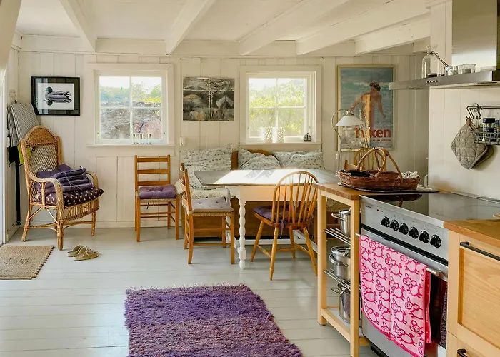Renovated Boathouse From 1960 By The Sea In Boroya *