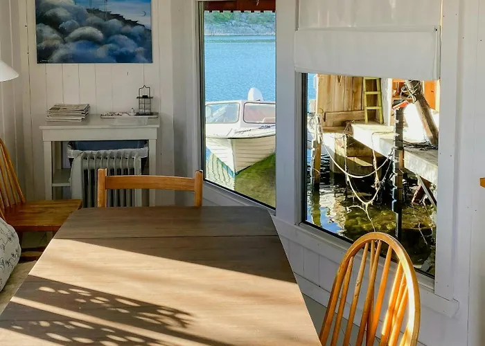 Renovated Boathouse From 1960 By The Sea In Boroya
