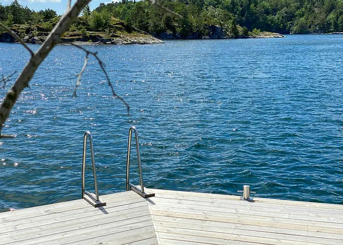Renovated Boathouse From 1960 By The Sea In Boroya