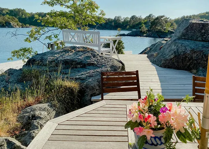 Dom wakacyjny Renovated Boathouse From 1960 By The Sea In Boroya Tvedestrand