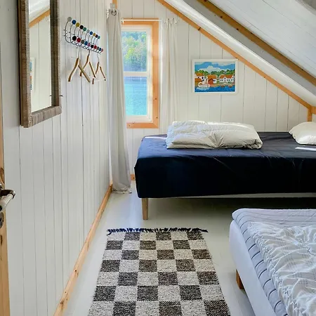 Renovated Boathouse From 1960 By The Sea In Boroya Casa de Férias